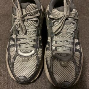 Nike Dual-Tone Gray Athletic Shoes